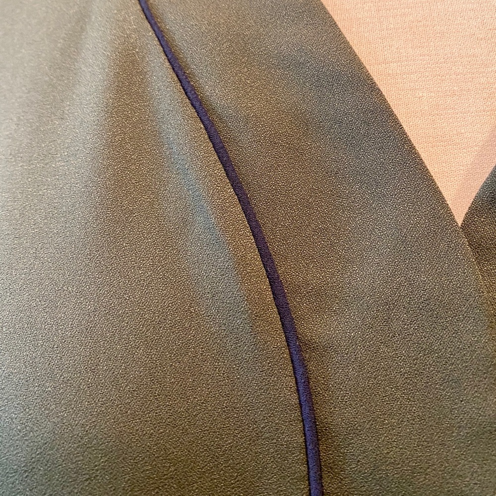 ANN TAYLOR Olive V Neck Short Sleeve Tunic - Picture 3 of 5